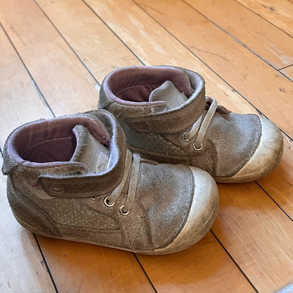 Stride right early walking shoes size 6W